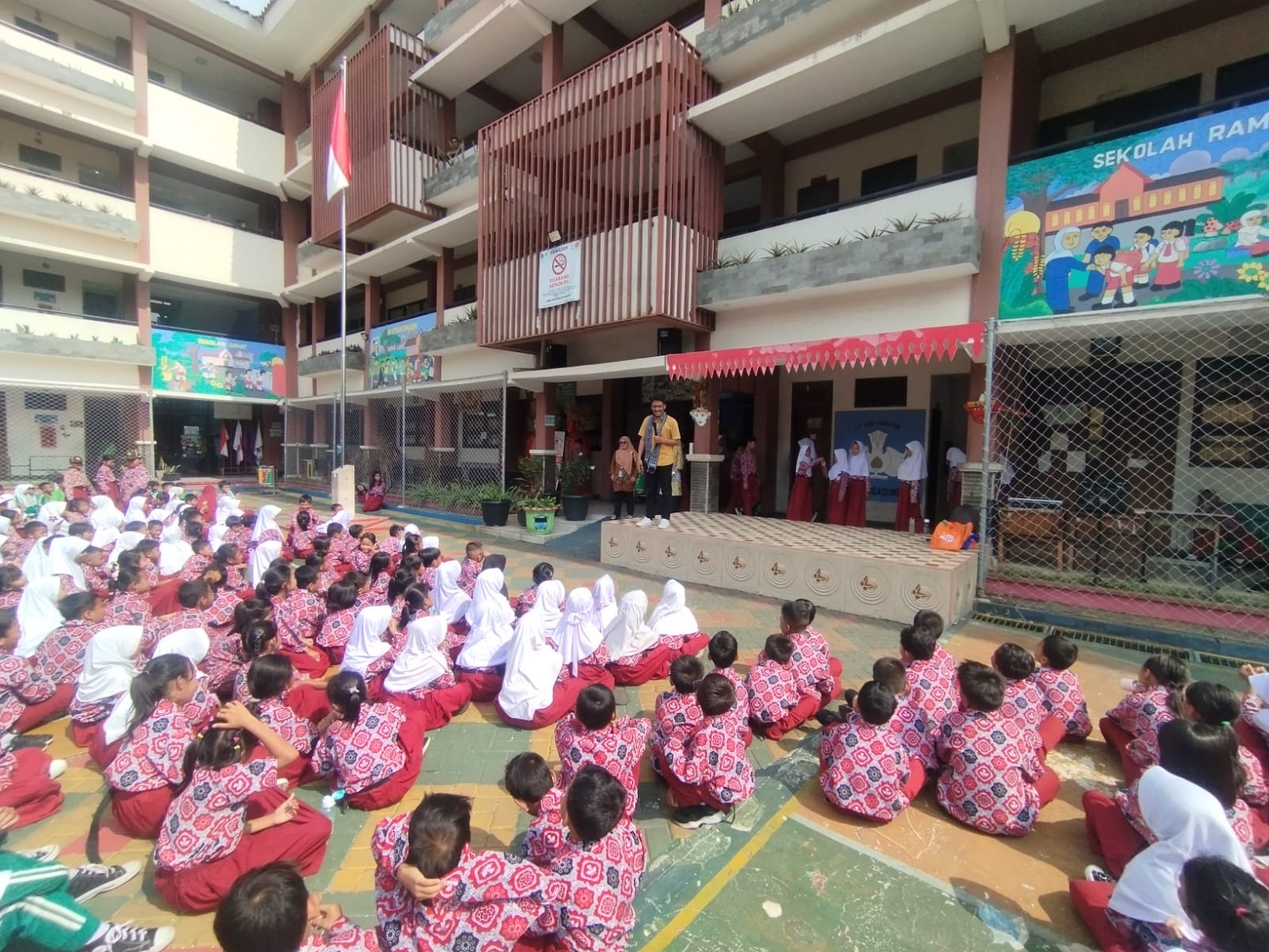 Wisata LiterAsyik Ke SDN Pulogadung 07